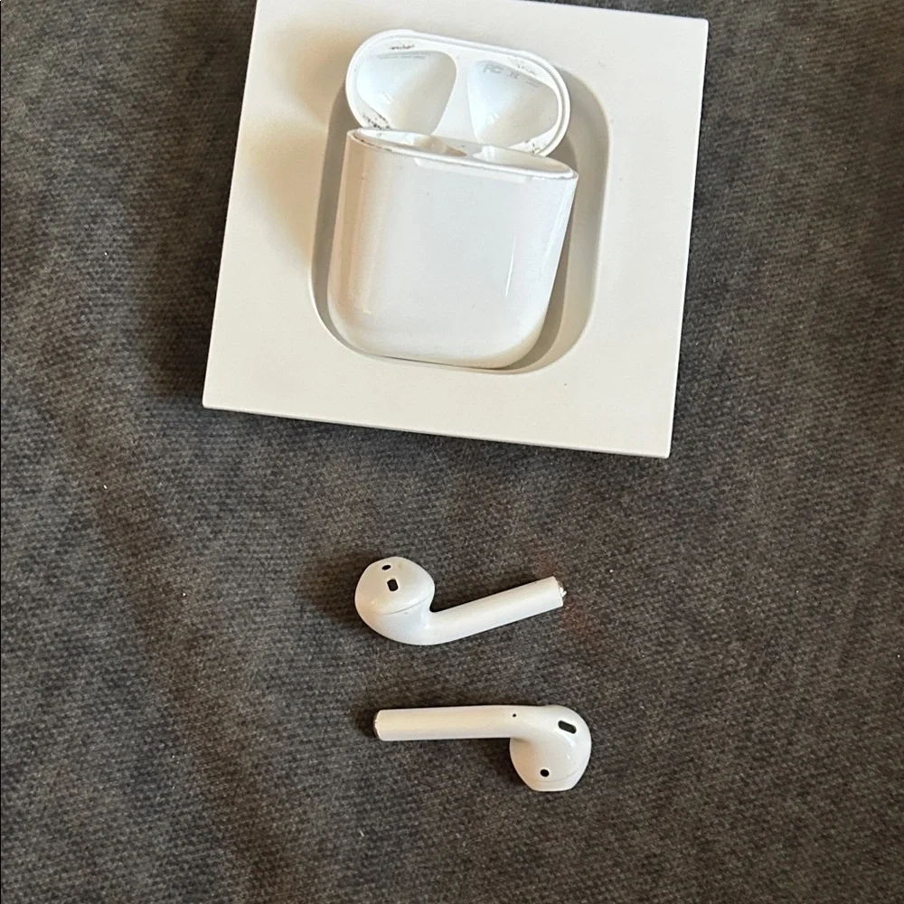 Apple wireless earbuds